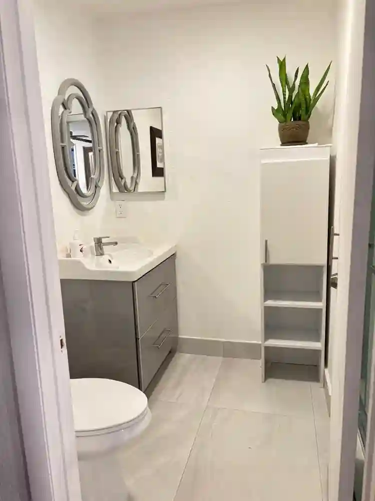 One room with a queen size bed