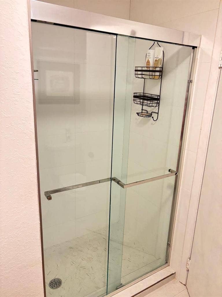 One room with a queen size bed