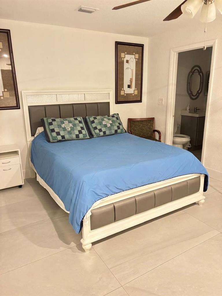 One room with a queen size bed