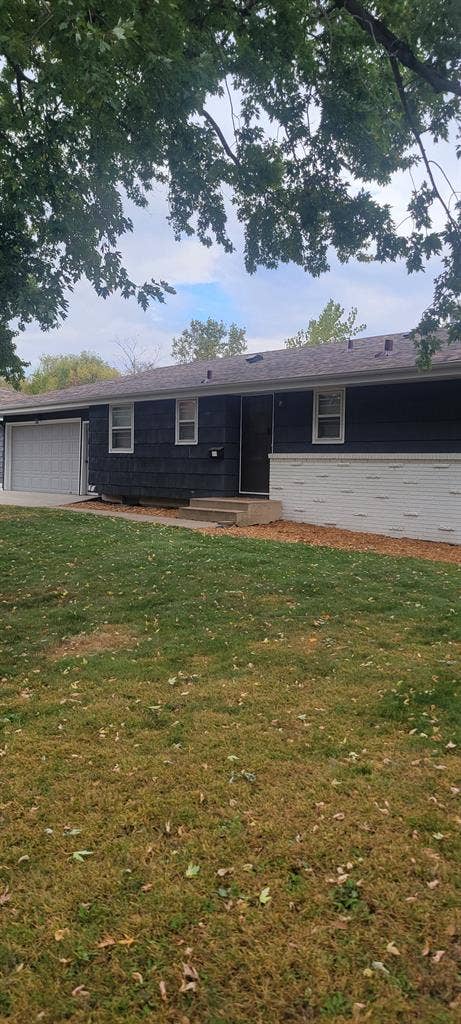 PRIVATE ROOM GREAT LOCATION