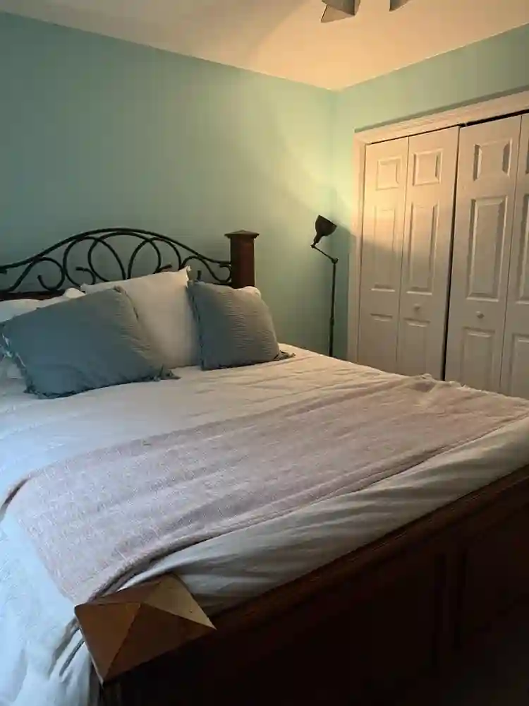 Looking for a woman roommate asap!