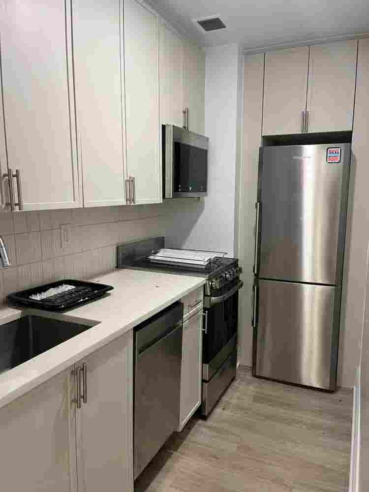 ✨Expansive Room in Midtown South✨