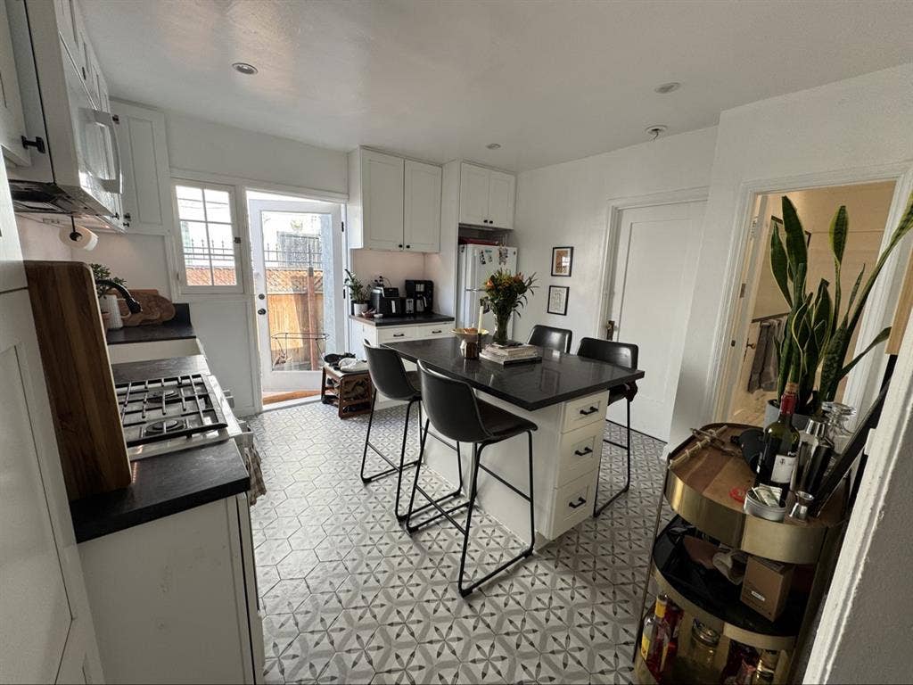 One bedroom open to rent!