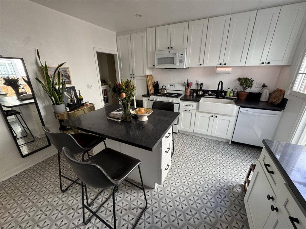 One bedroom open to rent!