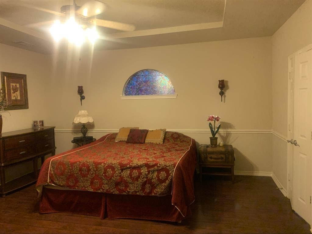 Very clean House with rooms for ren