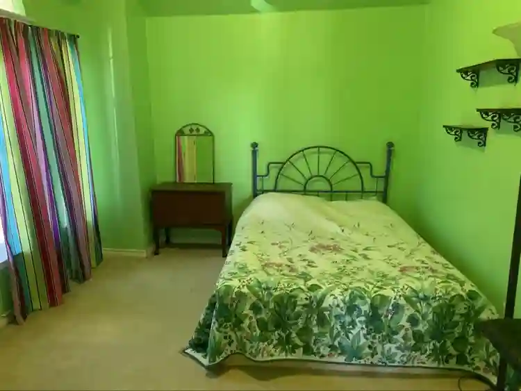 Very clean House with rooms for ren