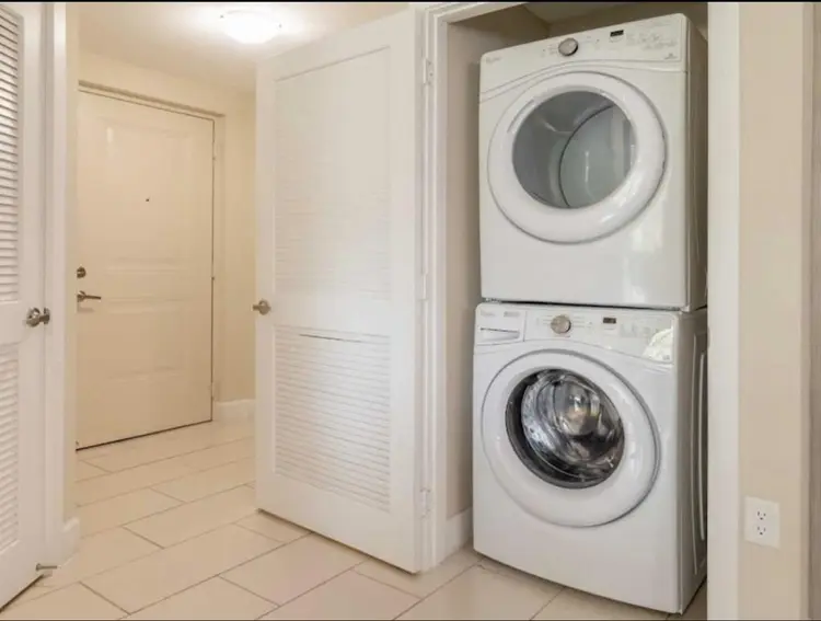 Room for rent/ pompano beach