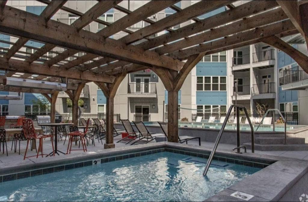 5 month sublease available now