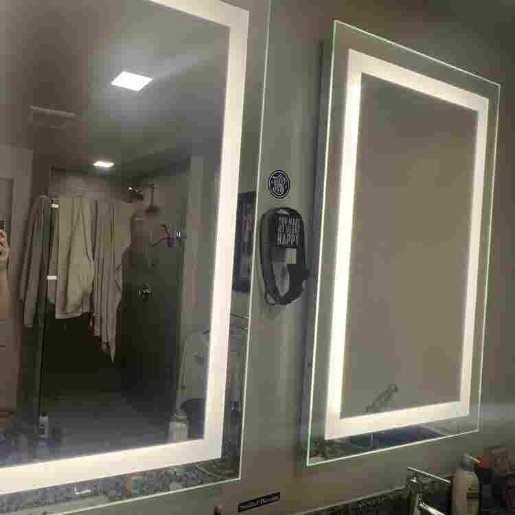 ISO ROOMIE AURA BOCA