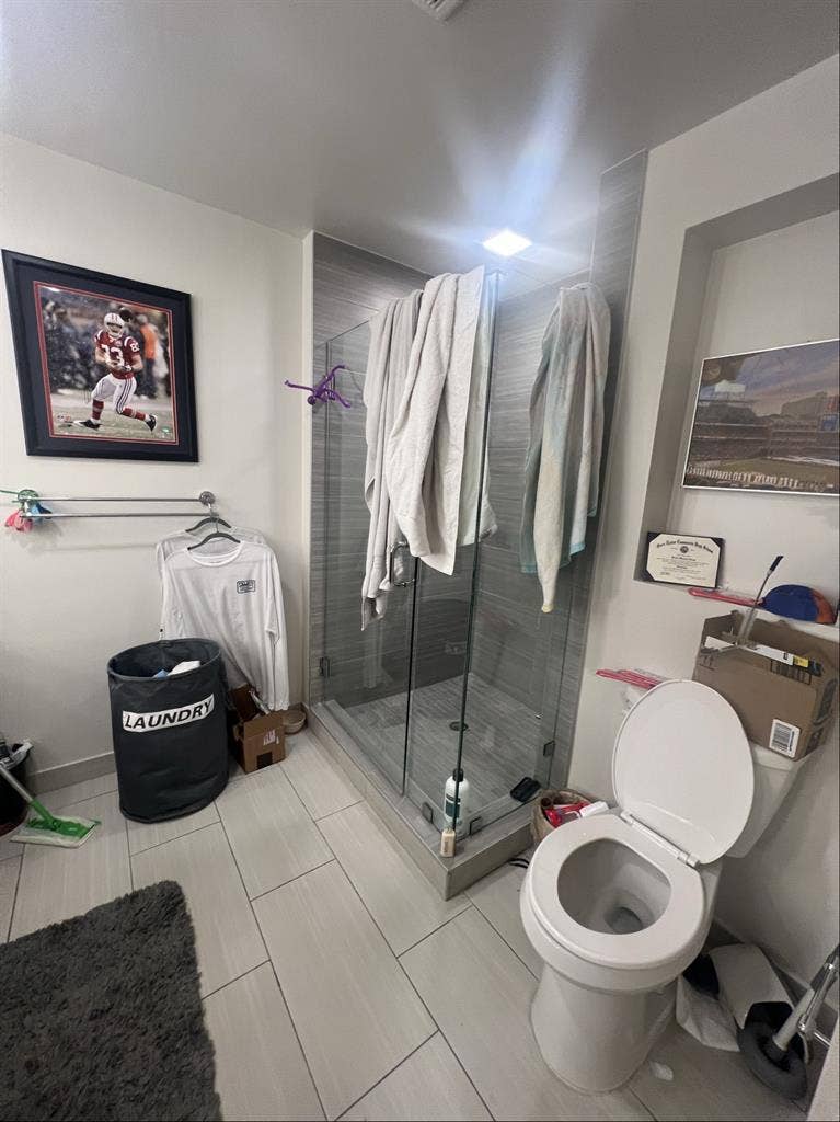 ISO ROOMIE AURA BOCA