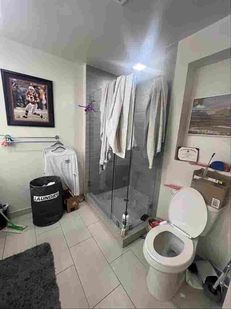 ISO ROOMIE AURA BOCA