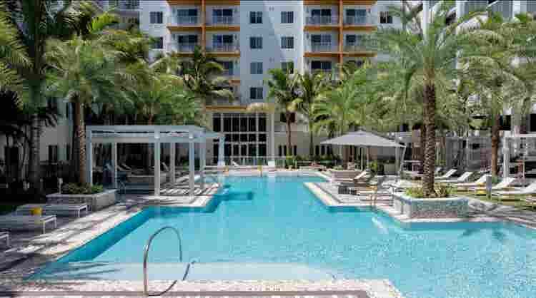 ISO ROOMIE AURA BOCA