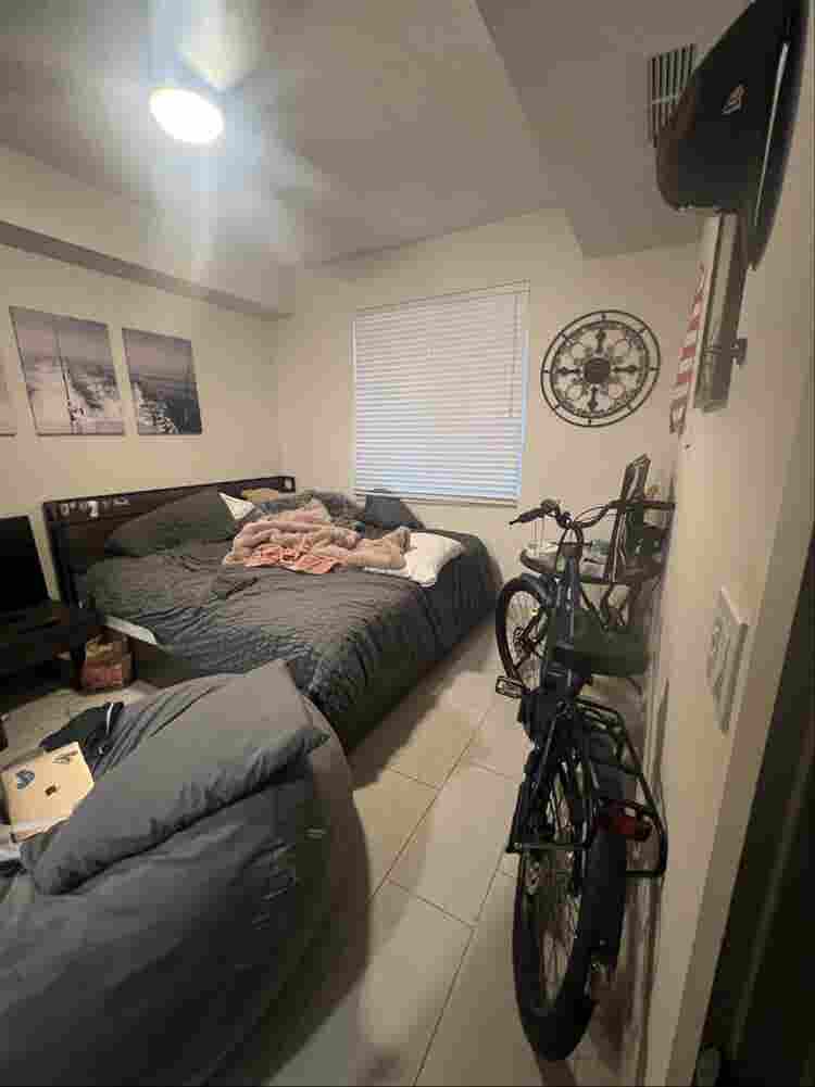 ISO ROOMIE AURA BOCA