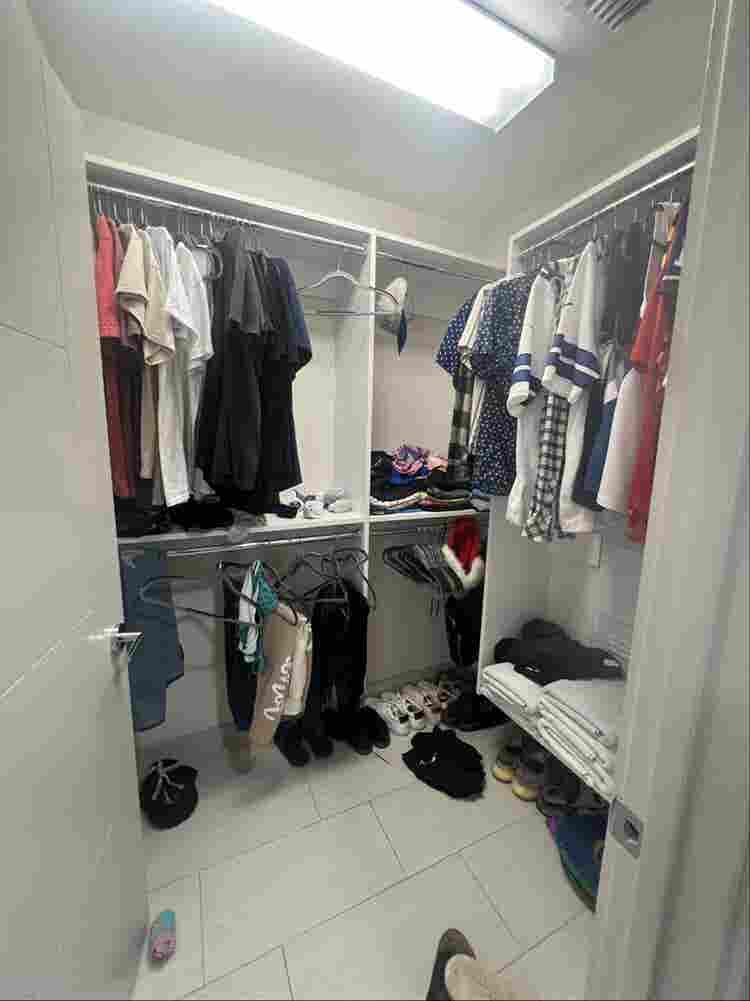 ISO ROOMIE AURA BOCA