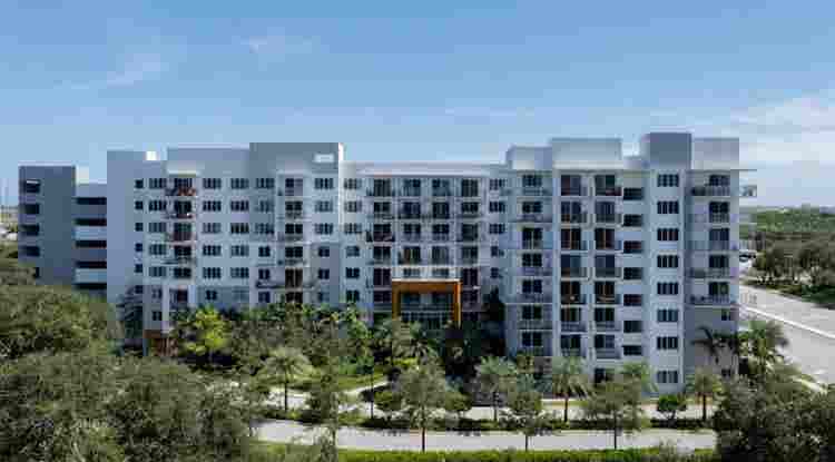 ISO ROOMIE AURA BOCA