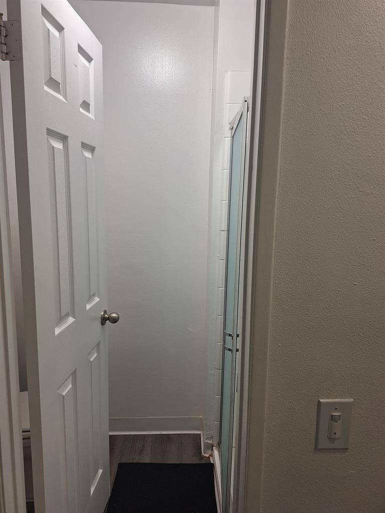 Apartment room w/ own bathroom