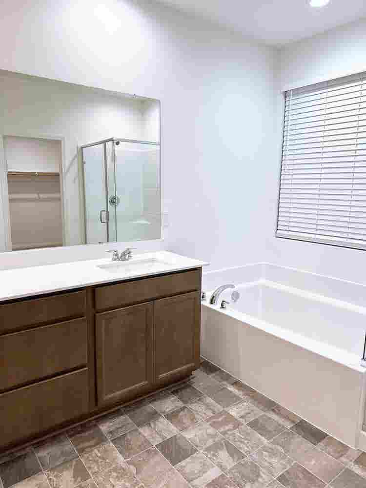 Master Bedroom for rent new