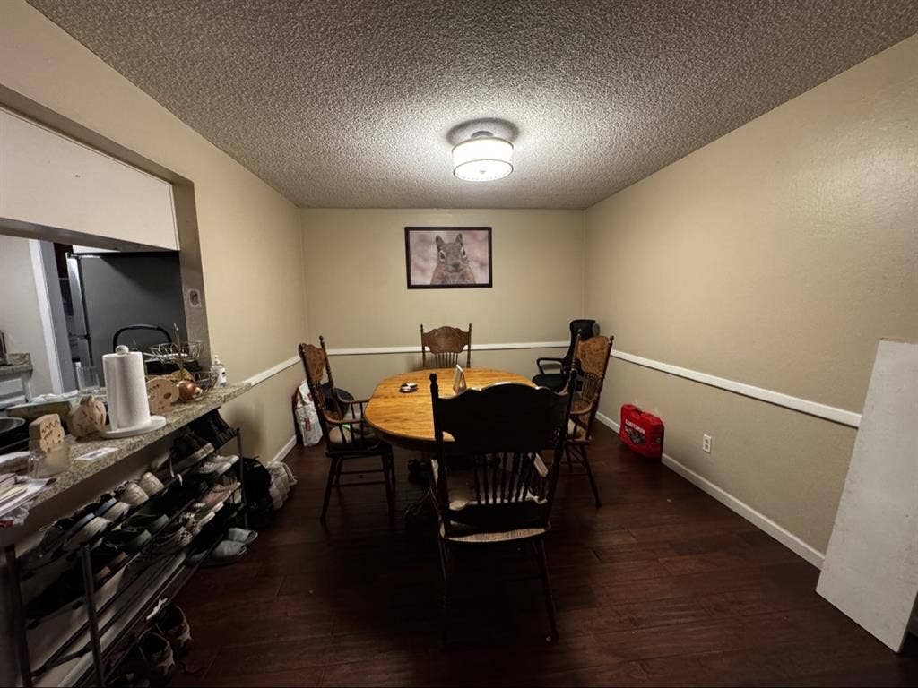 Looking for Female Roommate