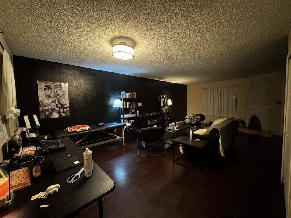 Looking for Female Roommate
