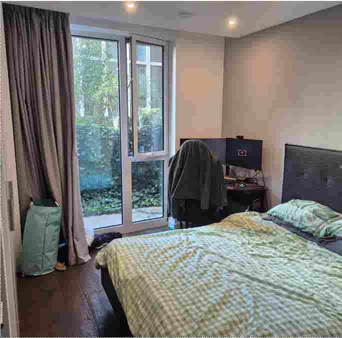 Large Ensuite in Modern Flat