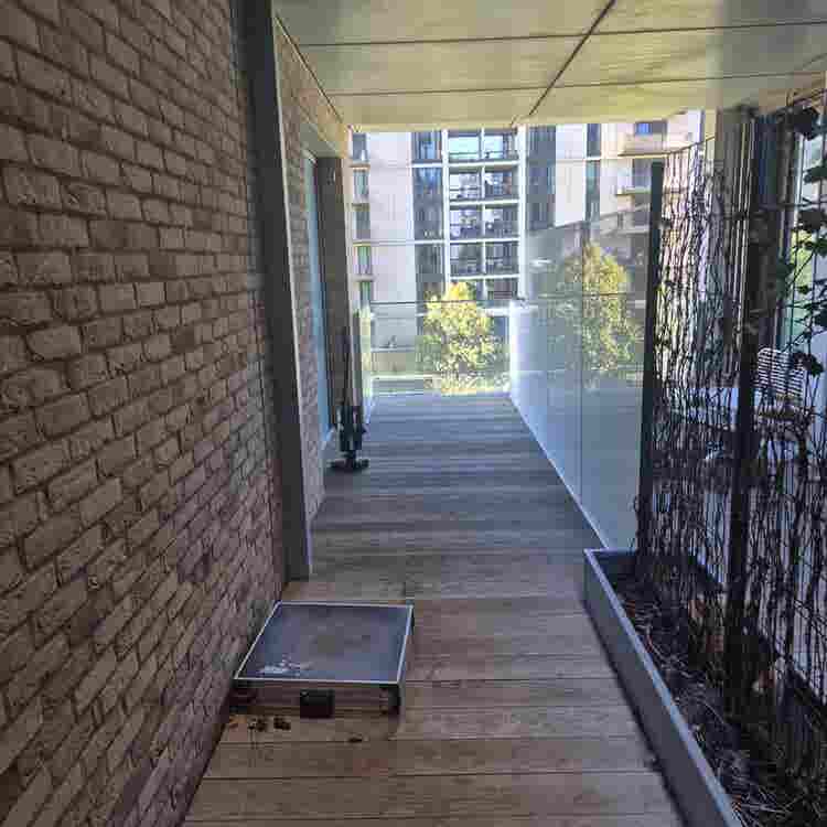 Large Ensuite in Modern Flat