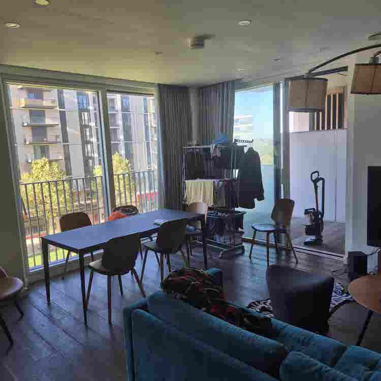 Large Ensuite in Modern Flat