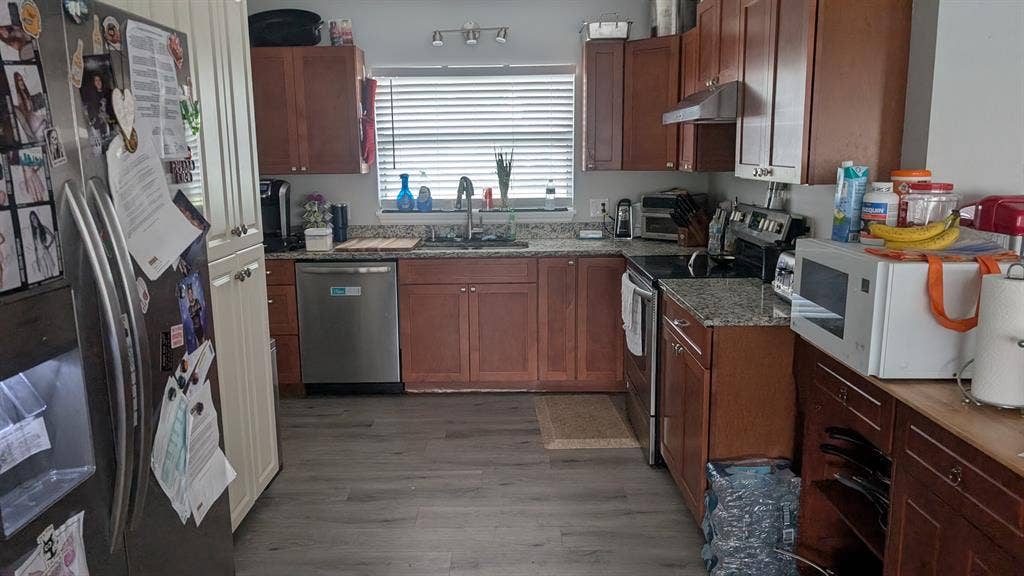 Large, fully furnished bedroom