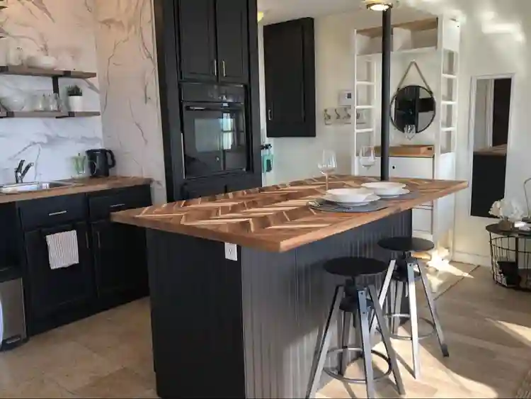 Pet friendly, lake view, private