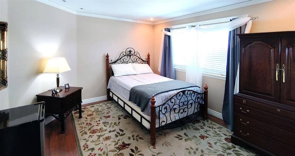 Furnished Bedroom + Priv Bathroom