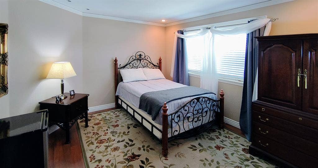 Furnished Bedroom + Priv Bathroom