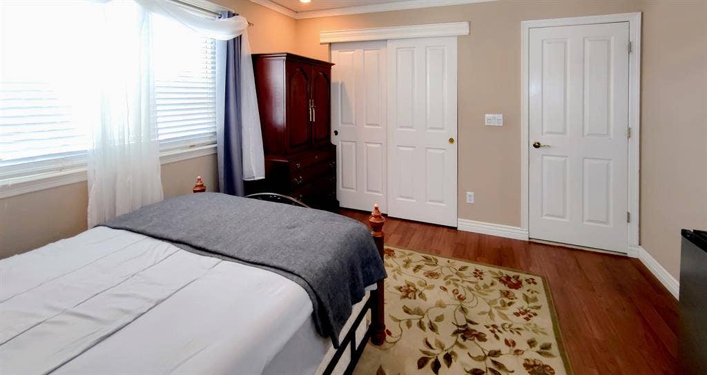 Furnished Bedroom + Priv Bathroom