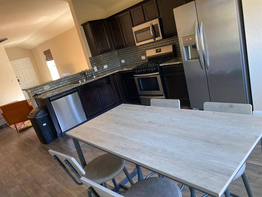 3 BR in Austin