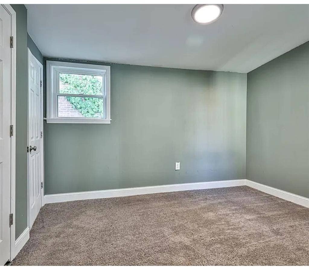 Room for rent in my house in Ludlow