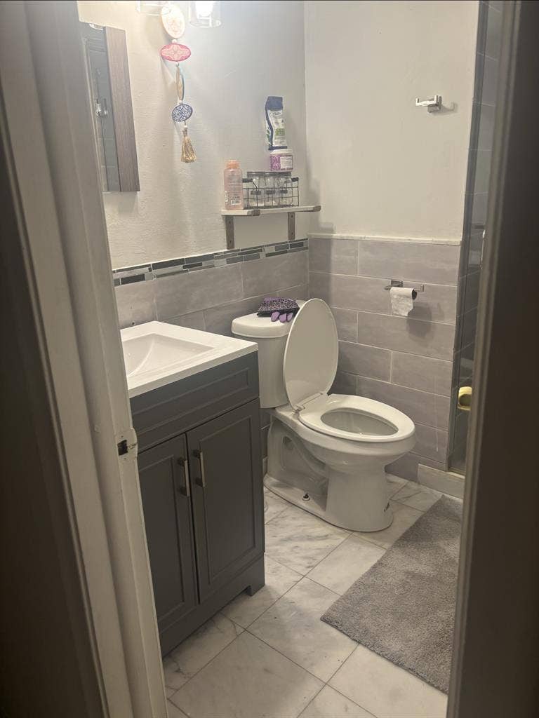 Fully furnished bedroom for rent.