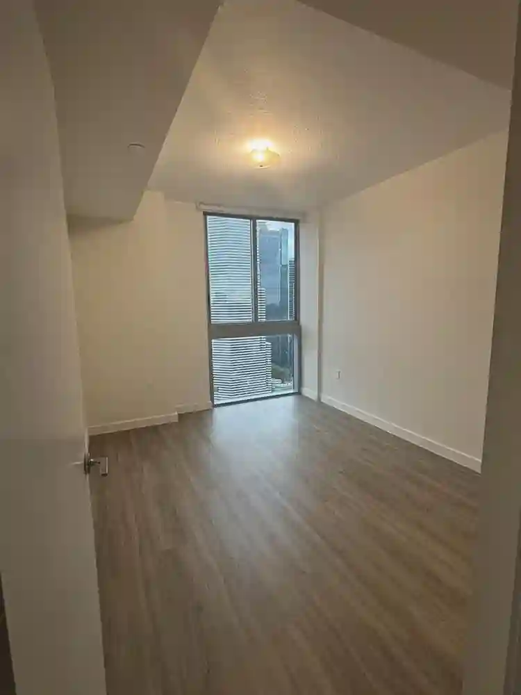 Private bed and bathroom Downtown