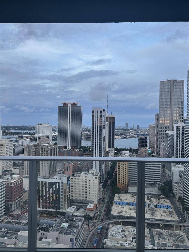 Private bed and bathroom Downtown