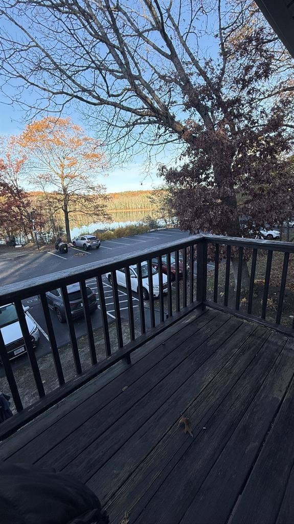 Room available- Relaxing Pond view!