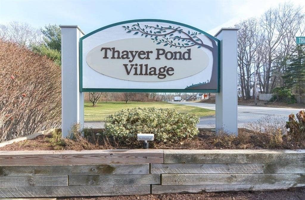 Room available- Relaxing Pond view!