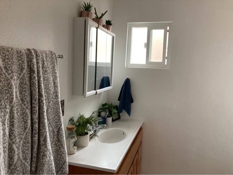 Room in HOUSE with a guest room!