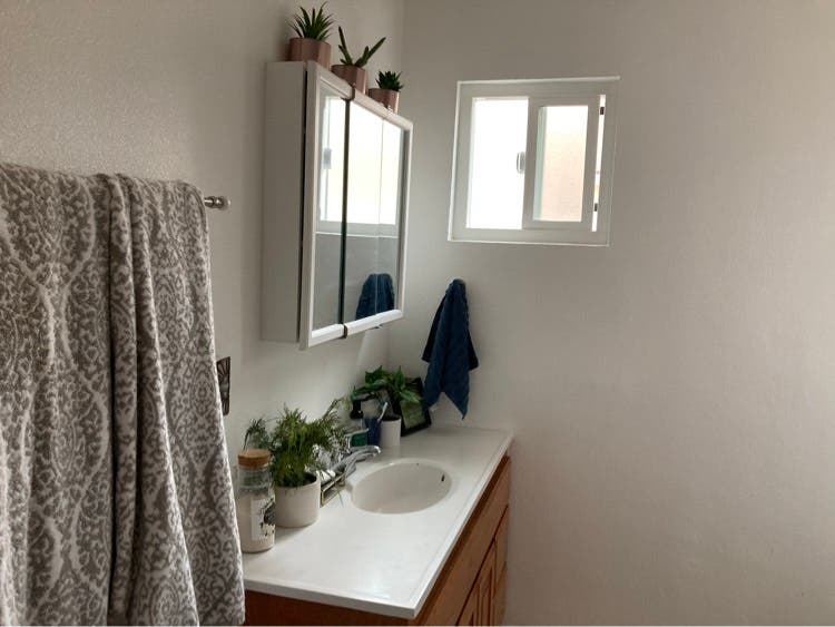 Room in HOUSE with a guest room!