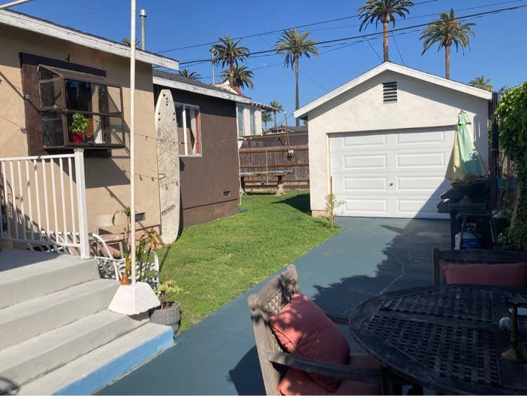 Room in HOUSE with a guest room!