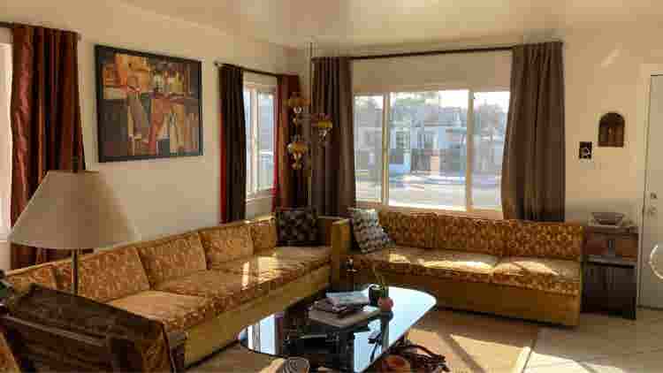 Room in HOUSE with a guest room!