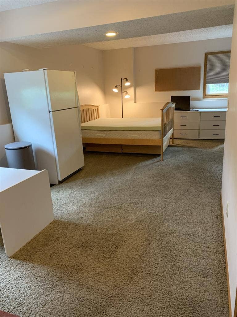 Giant room! Private Bath! TV room