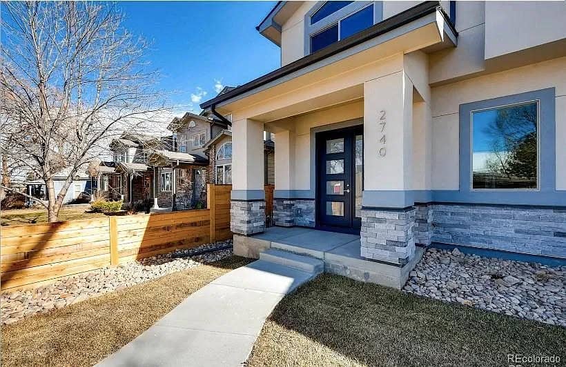 2 BRs in spacious Englewood Duplex