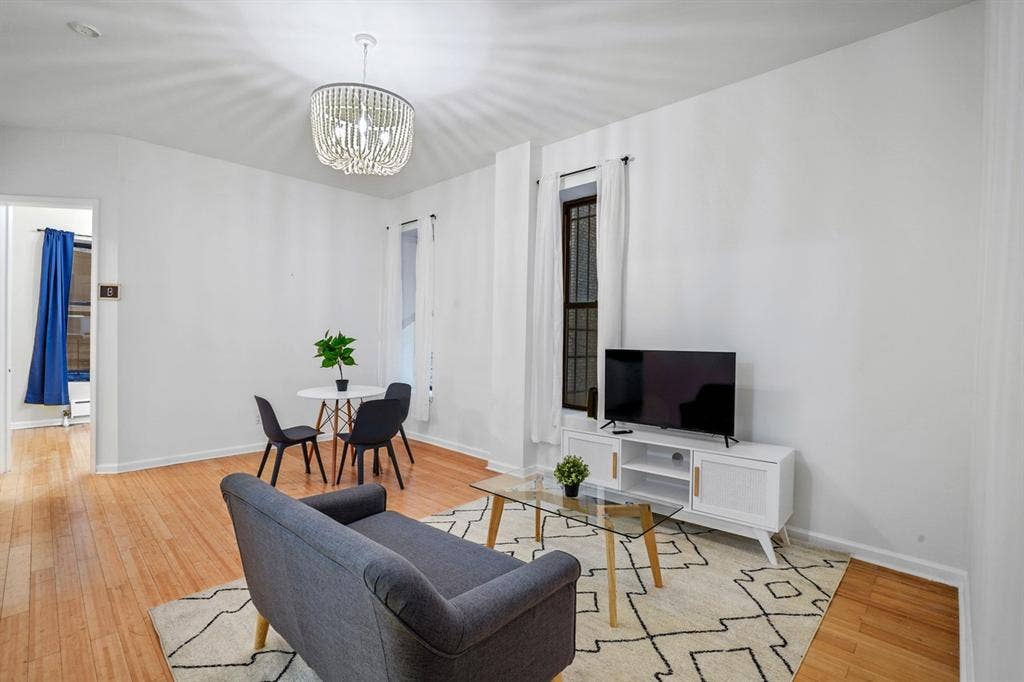 2 BR in New York City