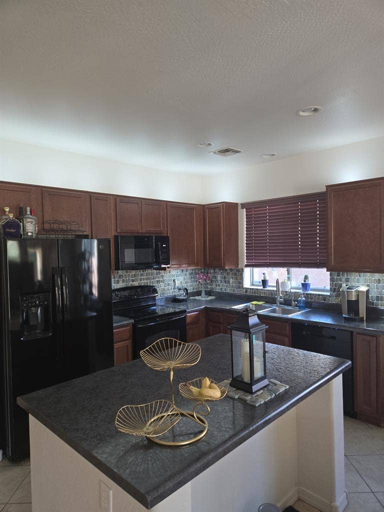 Looking for a clean housemate.