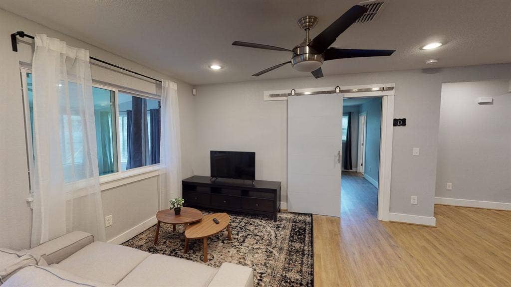 5 BR in Austin