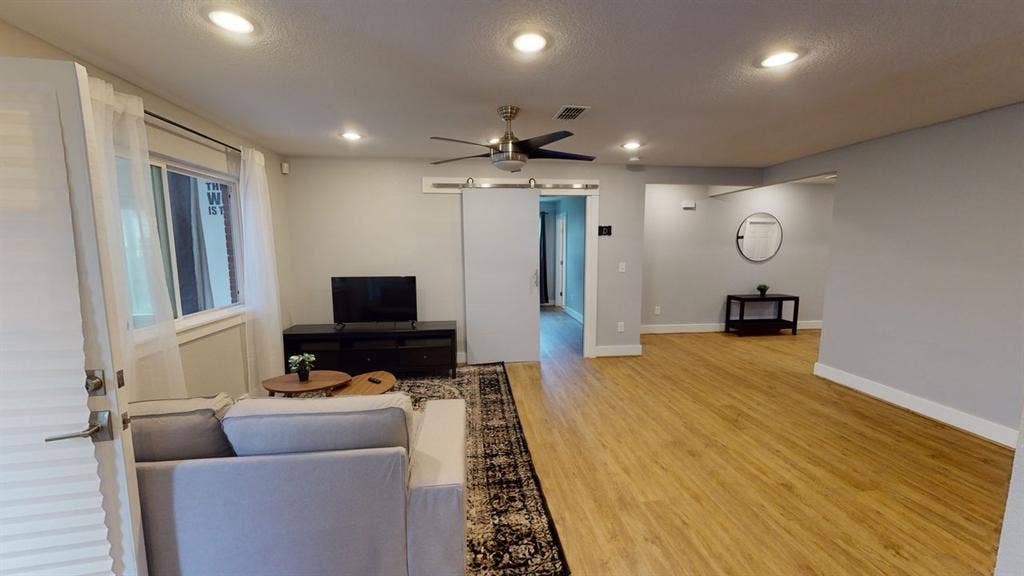 5 BR in Austin