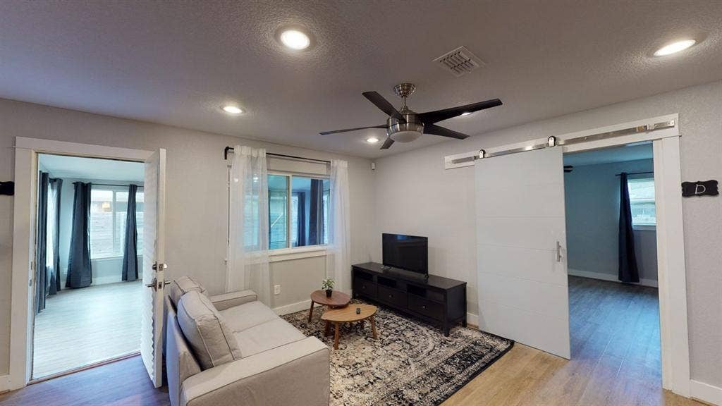 5 BR in Austin