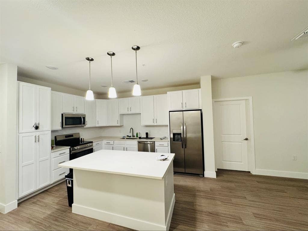 Bright private Bed/Bath Rockledge